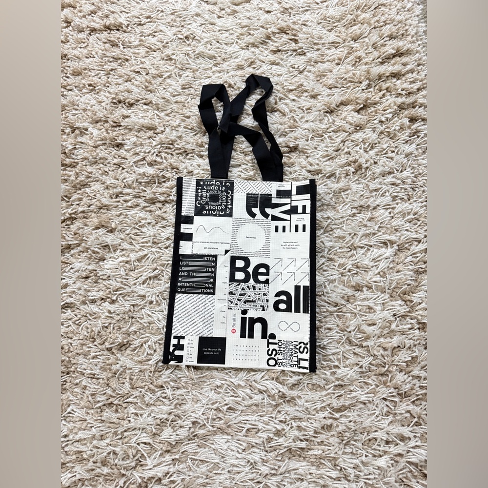 Lululemon shopping bag small